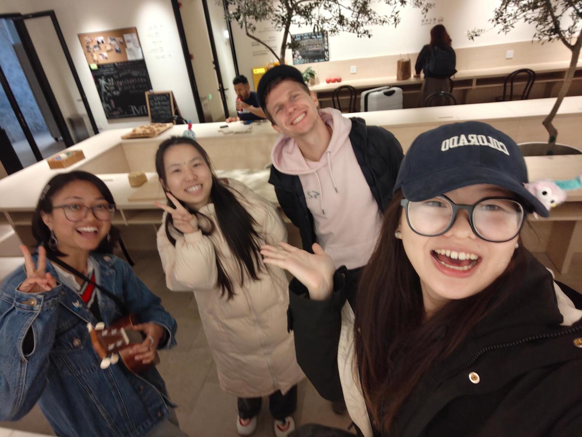 Hi Cozy International Youth Hostel East Nanjing Road & The Bund - Free Gym Шанхай Экстерьер фото